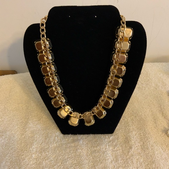 Black Large Stone Necklace - Picture 2 of 3